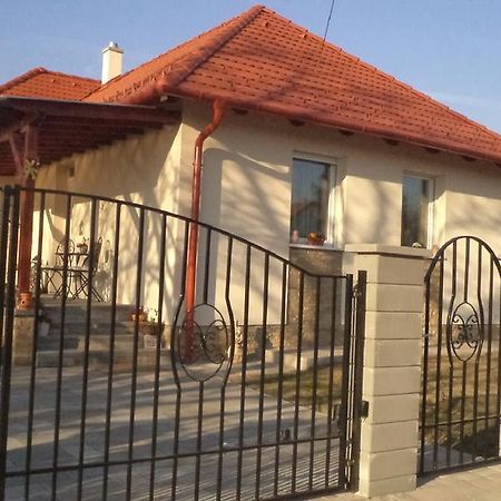 BalatonfůzfőMolniアパートメント エクステリア 写真